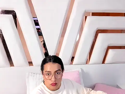 MiaKleinX profile