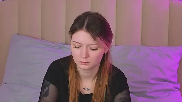 AlyssFrost webcam