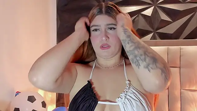 megan_whitee__ webcam