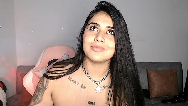 sophiadaza666 (F teen) - show tits