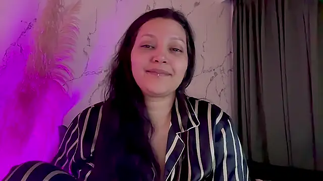 MarcellaGriffin live cam on StripChat