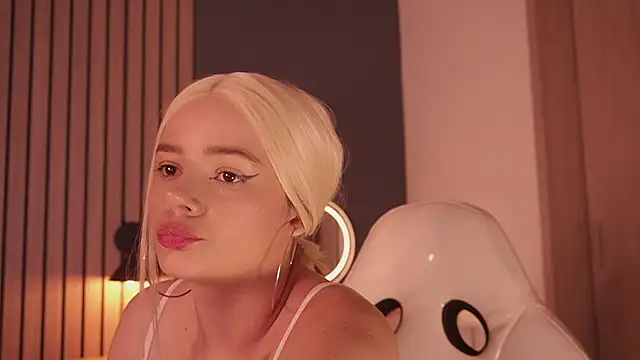 bella_adams_ (F young) - dildo in pussy