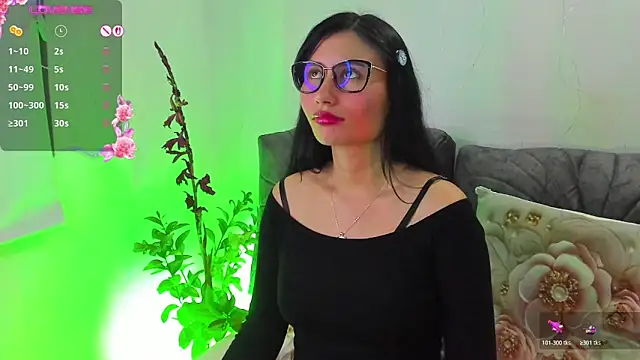 NayeCloud live cam on StripChat