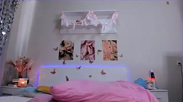Milly_Lane webcam