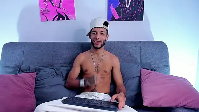 Thiagoferreti live cam on StripChat