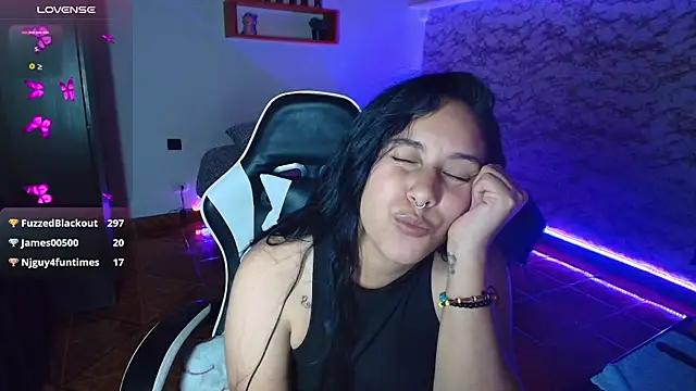 Camila_IRoose webcam