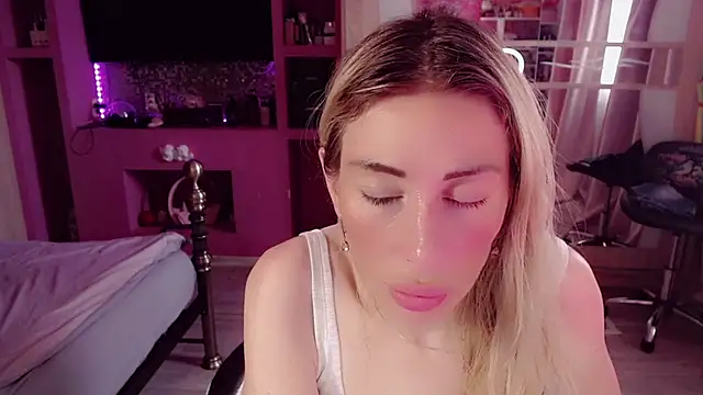 AnnieGOld_ webcam