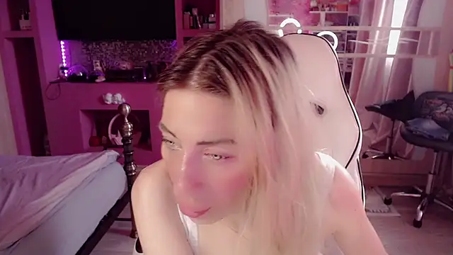 AnnieGOld_ webcam