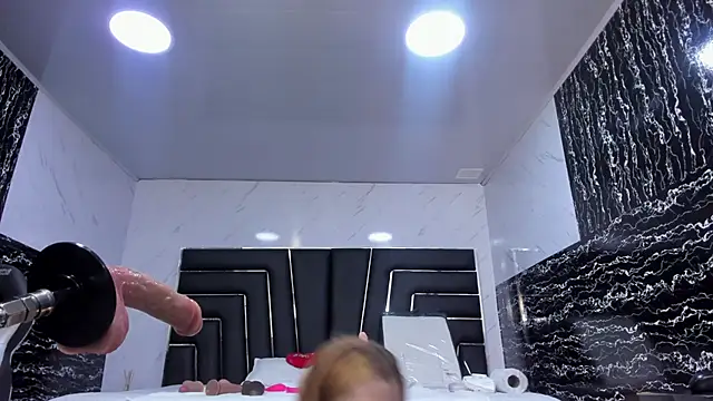 Ladyy_Scarlett live cam on StripChat