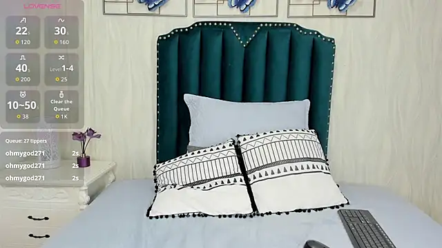 luna_seven live cam on StripChat
