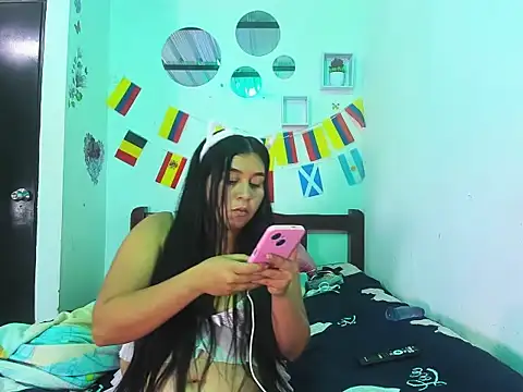 naughty_blackhair webcam