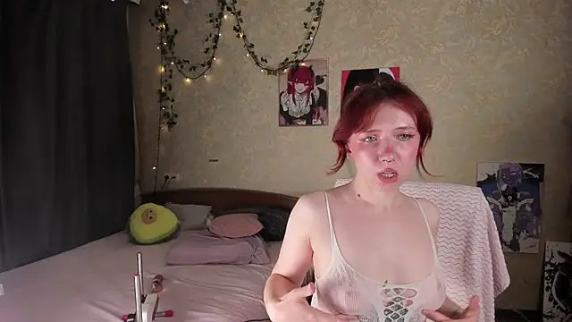 Love_is_Lola webcam