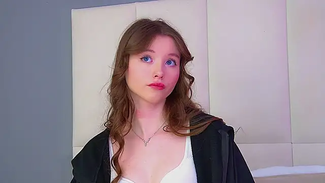 KeiraAsti webcam