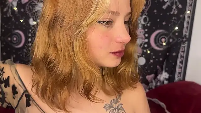 ari_kat webcam