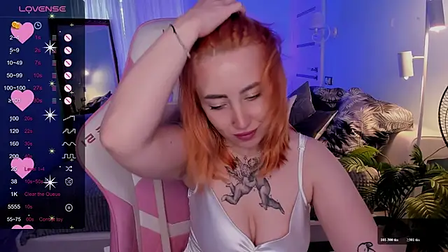 deboramoore live cam on StripChat