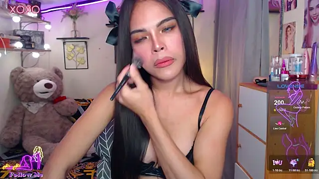 izabella_moore live cam on StripChat
