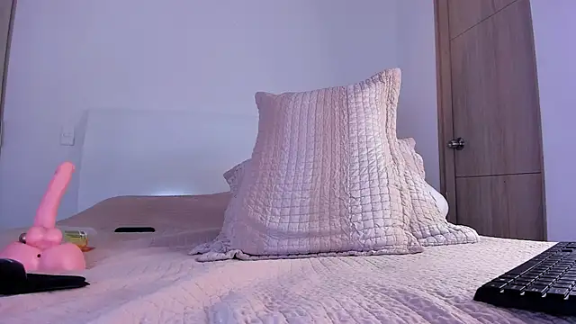Aaron_Tate webcam