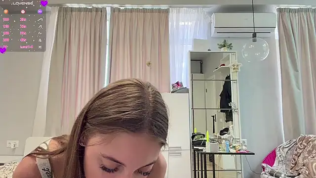 selena_favn webcam