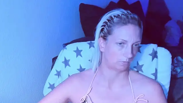 SexyJulia21 live cam on StripChat