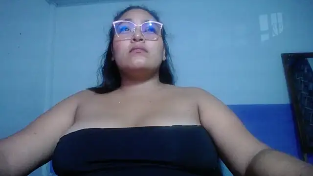sirena_15 live cam on StripChat