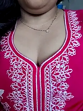Hottypuja webcam