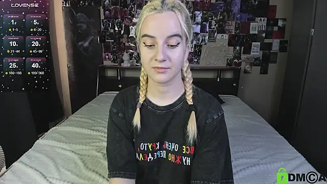 Naomi1Hinata webcam