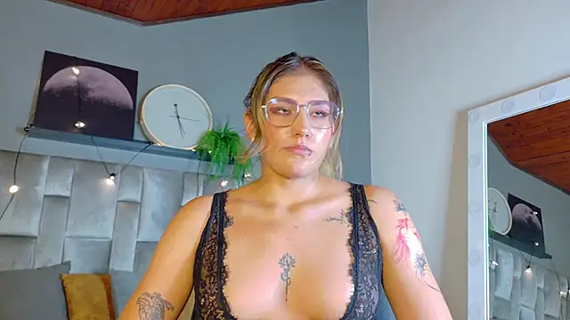 LiaaMoretti__ webcam