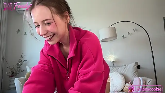 delorathecookiee webcam