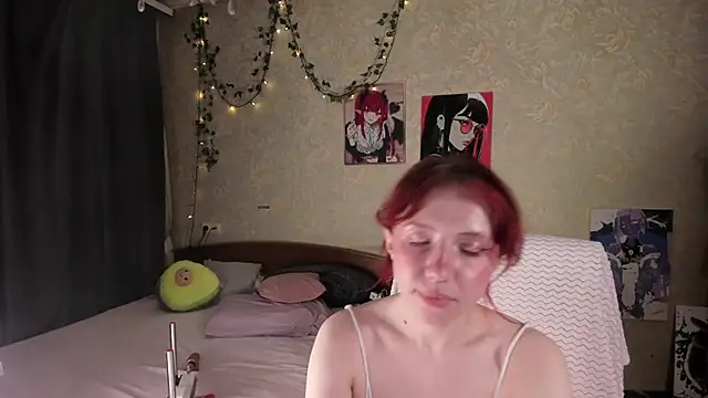 Love_is_Lola webcam