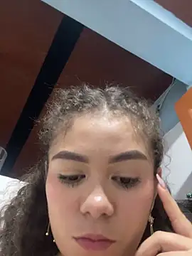 CamilaCastillo live cam on StripChat