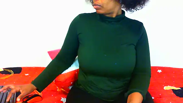 NAUGHTIECURVY webcam