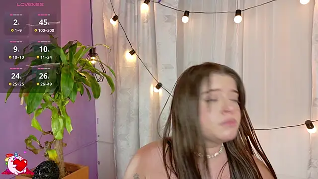 Lia_little18 live cam on StripChat