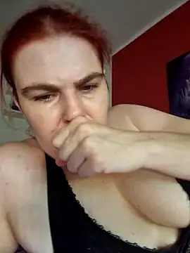 Redhead-Wife webcam
