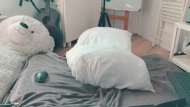 CeriseLapine webcam
