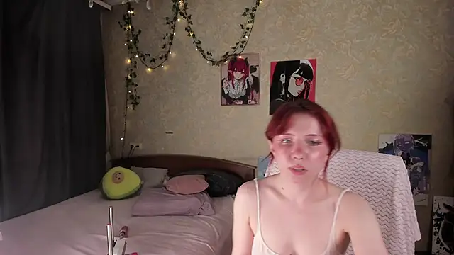 Love_is_Lola webcam