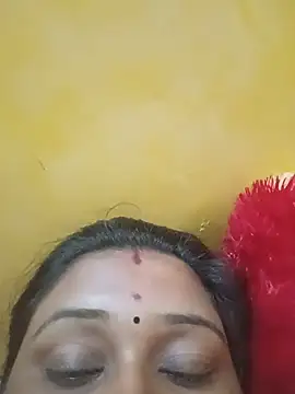 tamil_nivedha webcam