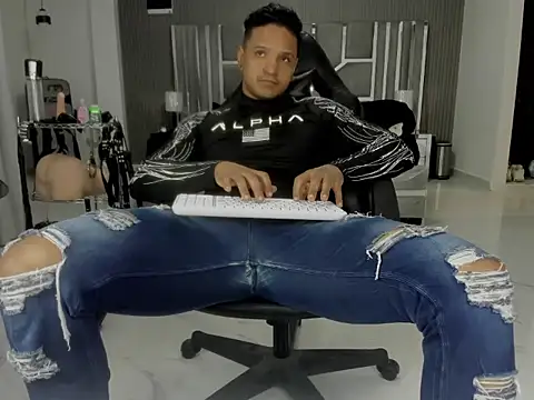 master_leather webcam