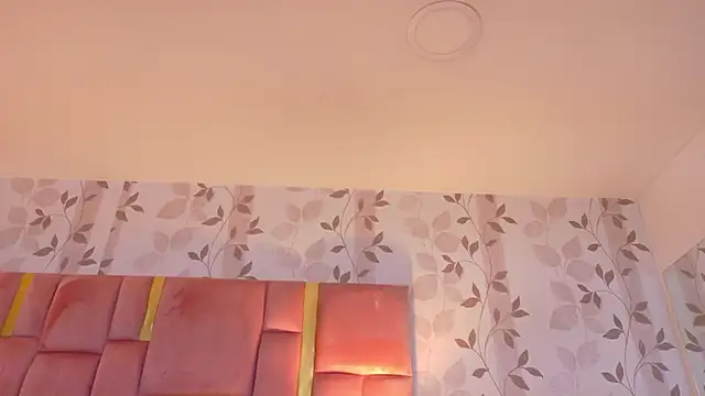 ScarletJons webcam