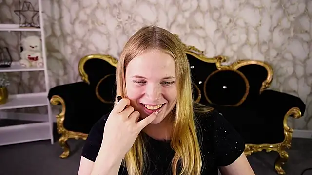 NikkyReyyy webcam