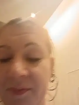 nakedgarbageperson webcam