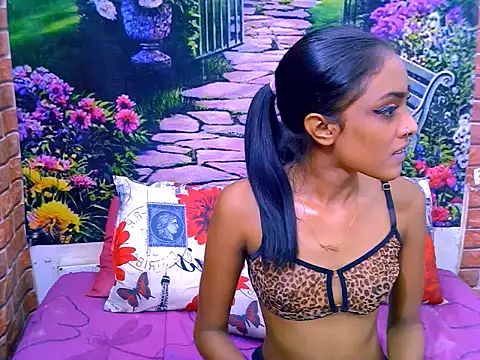 IndianPretty14u2Luv webcam