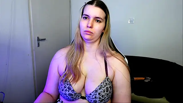ShyHotNerd webcam
