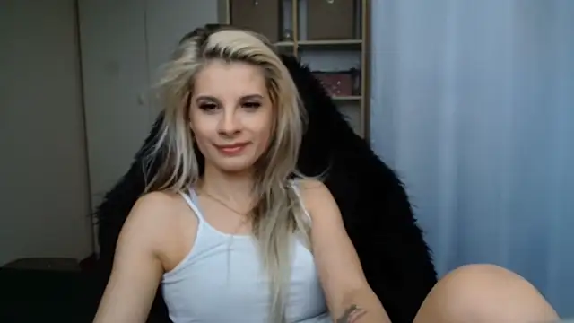 KristineGlow webcam