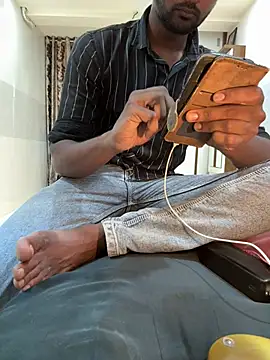 Gujarati-boy-meetbhabhi webcam