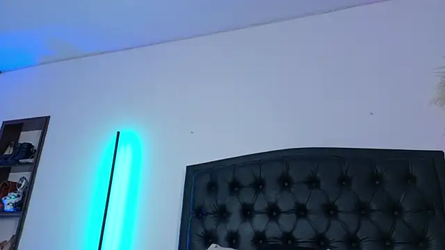 Scarlet_Hiit webcam