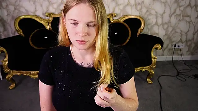 NikkyReyyy webcam