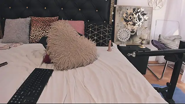 PreciousAillyn webcam