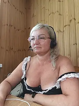 white-chocolatte - White-Chocolatte's free webcam - UK Sex Cams