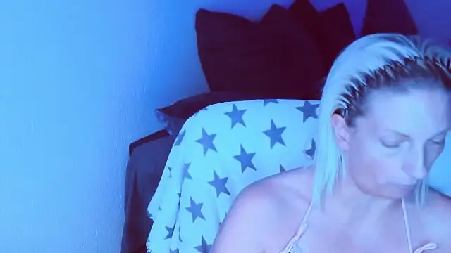 sexyjulia21 (F milf) - 💦 Squirt Video 💦