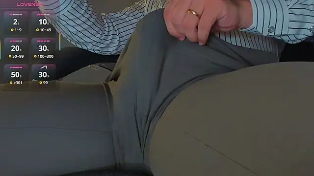 BulgeArt live cam on StripChat